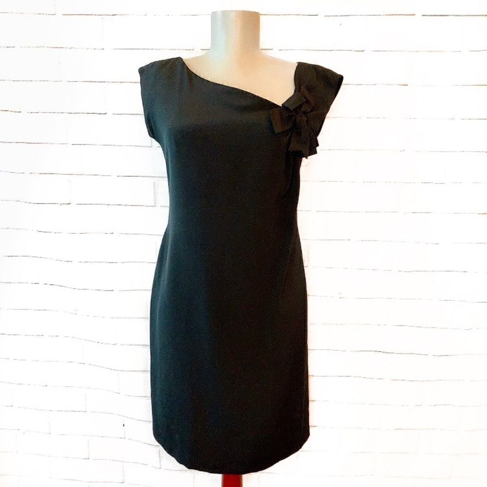 OSCAR DE LA RENTA Black Dress with Shoulder Bow